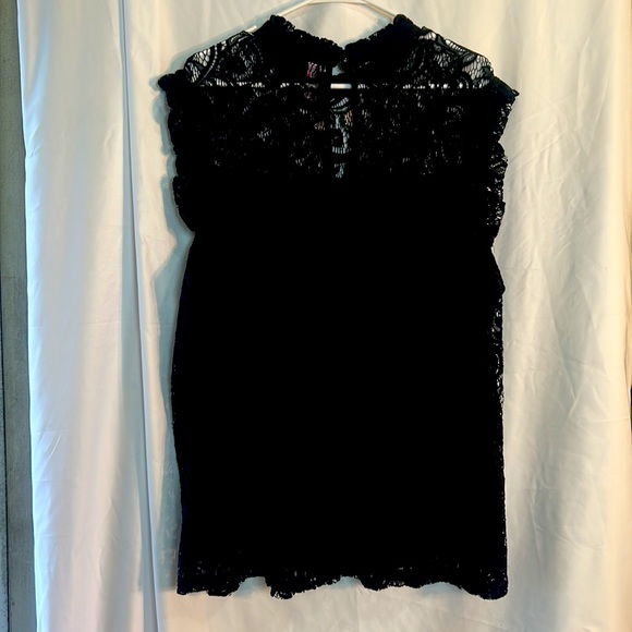 Lace overlay black top size 3 X sleeveless top made by three hearts plus - Picture 5 of 8